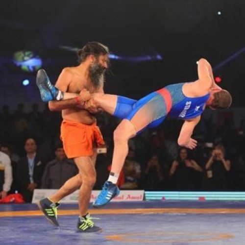 Baba Ramdev thrashes Olympic medalist Andrey Stadnik